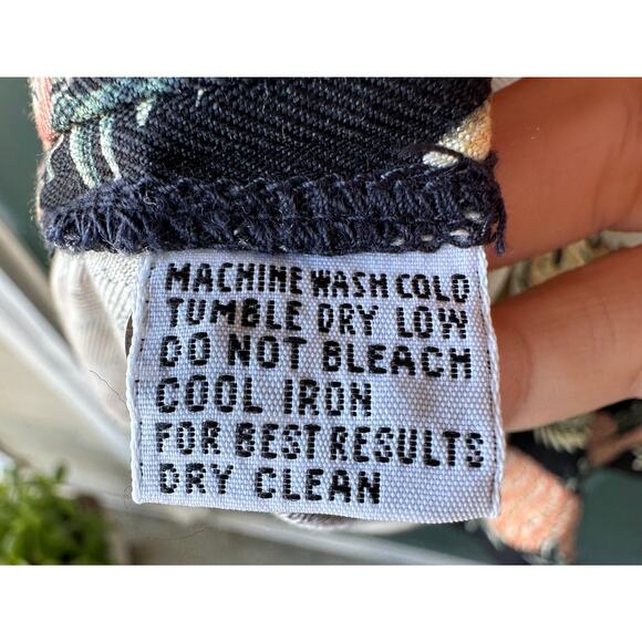 Vintage Tommy Bahama Silk Camp Shirt XL Pineapple Print Islandcore Aloha Tropic - Picture 7 of 8